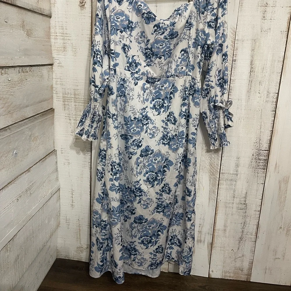 Women’s dress - Picture 2 of 3